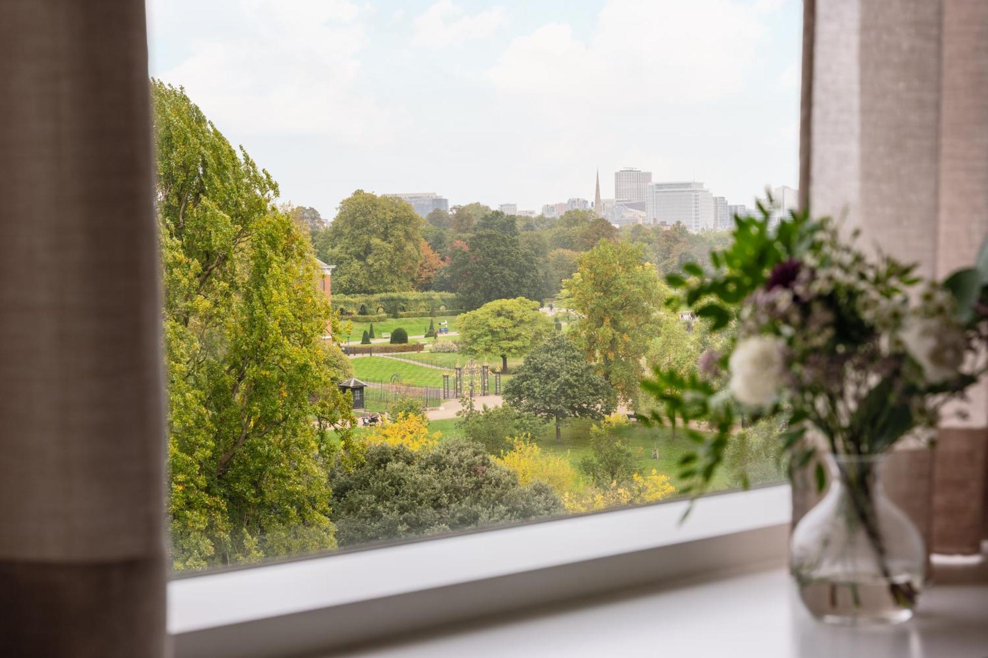 Отель Royal Garden 5*